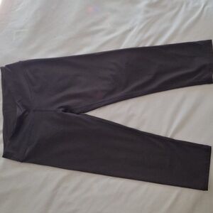 S/M Fabletics Capris - Steel Gray/Purple